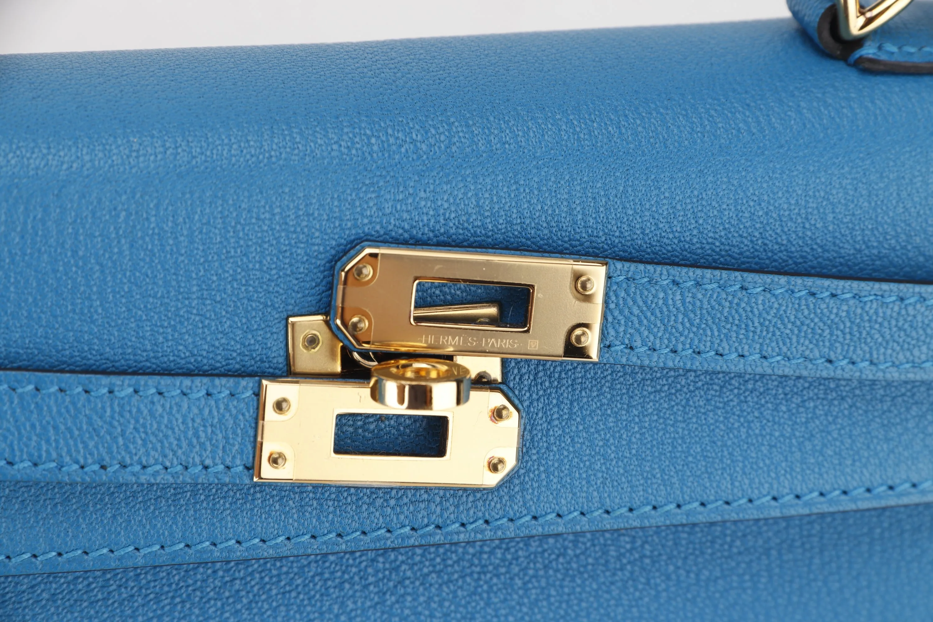 HERMES KELLY 25CM (STAMP C) BLUE ZANZIBAR CHEVRE LEATHER GOLD HARDWARE, WITH KEYS, LOCK, STRAP, RAINCOAT, DUST COVER & BOX