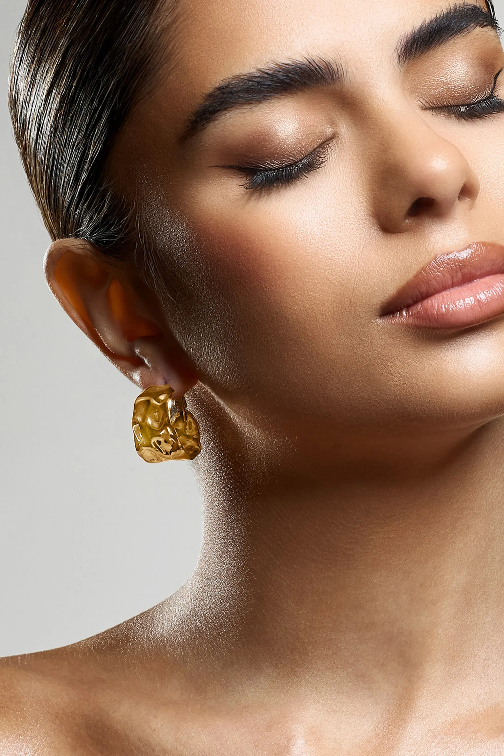 Kiki | Gold Hoop Earrings With Hammered Finish