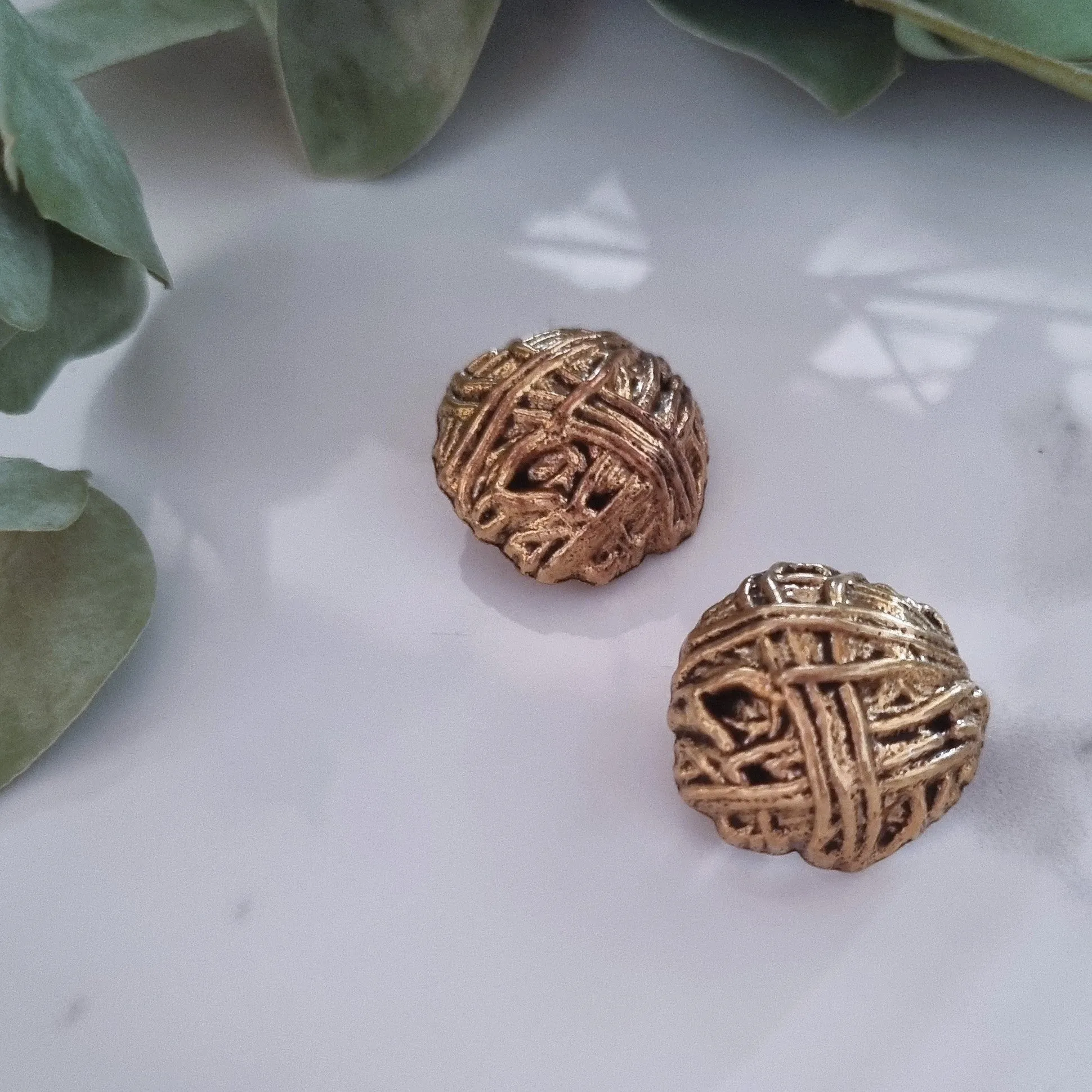 Vintage earrings - Antique gold